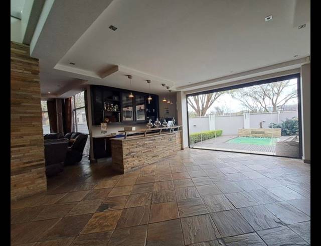 4 BEDROOM HOUSE FOR SALE IN CYCAD ESTATE
